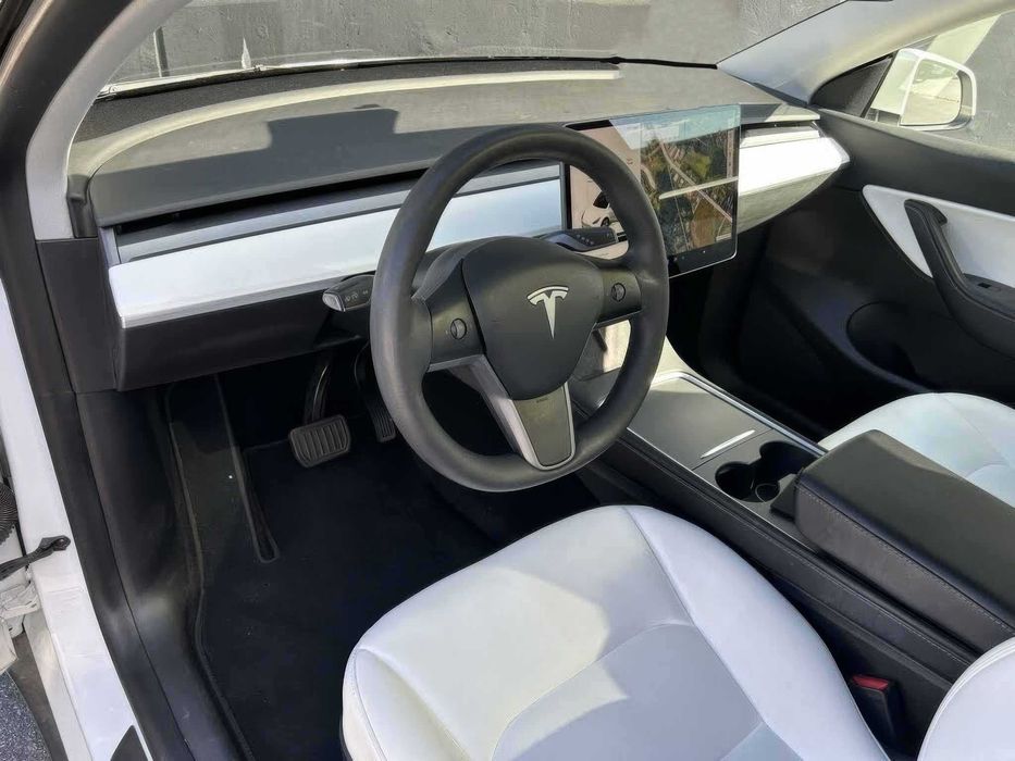 Tesla Model Y Long Range      2021