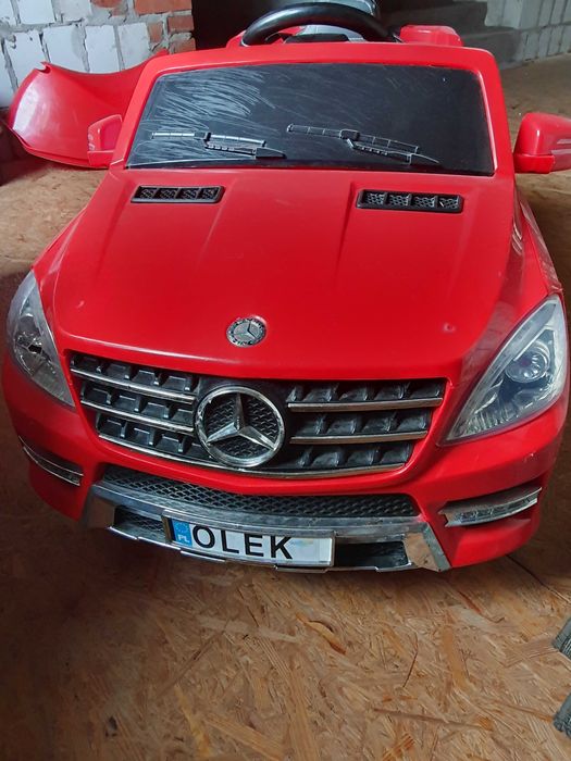samochód na akumulator z pilotem i ładowarką,ma piosenki
