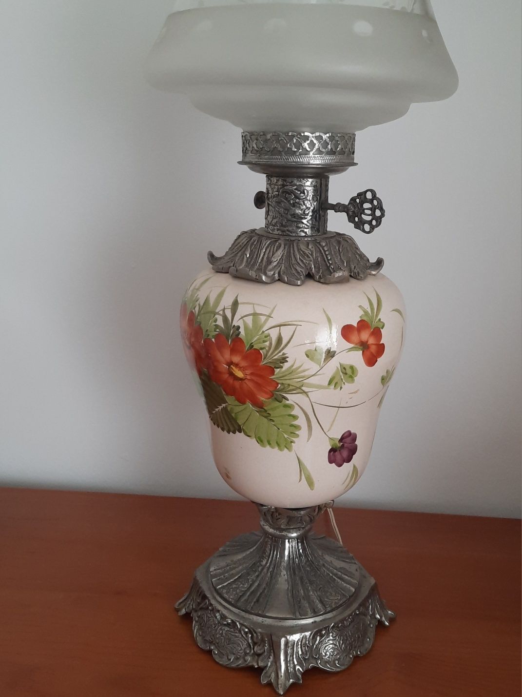 Candeeiro eléctrico estilo antiquário