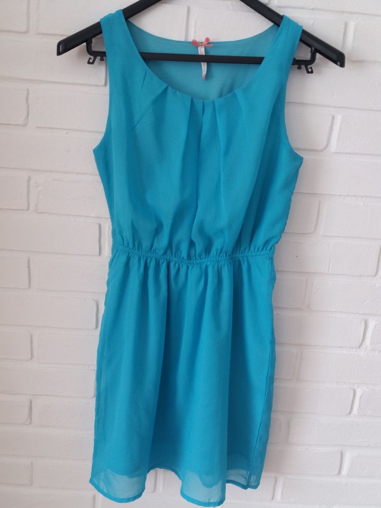 Błękitna sukienka XS S