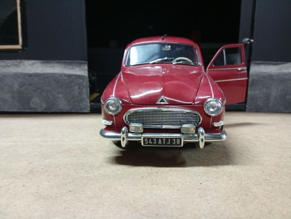 1/18 Renault Fregate
