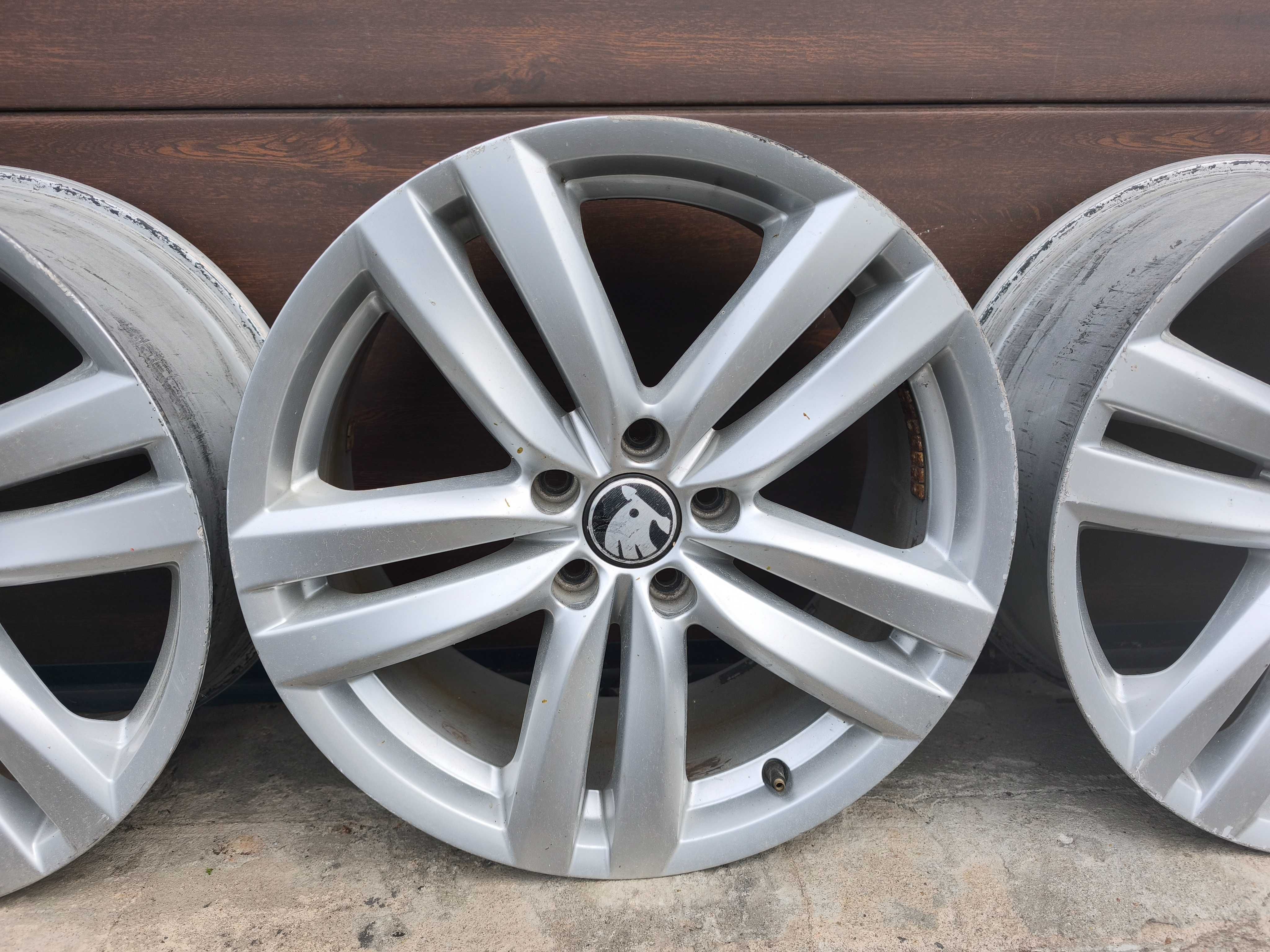 Felgi aluminiowe 3AA601025H Passat ; Skoda  5x112 r18