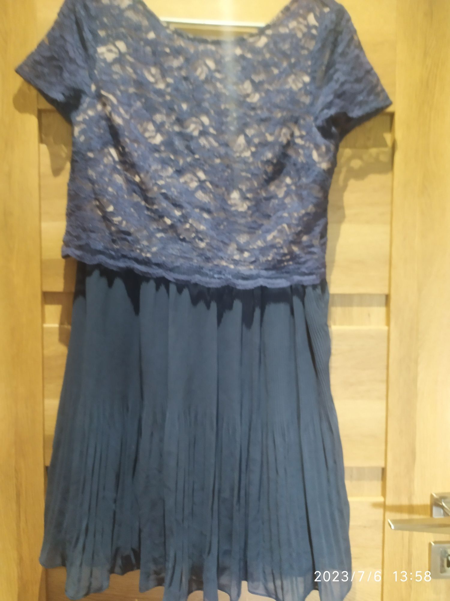 Sukienka koronkowa plisowana rozmiar 38, m