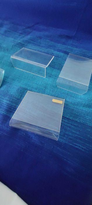Molduras : vidro e plástico transparente
