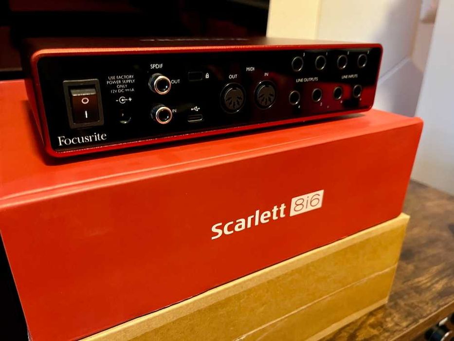 Equipamento: Interface Focusrite 8i6 e Monitors Yamaha HS4, como novo!