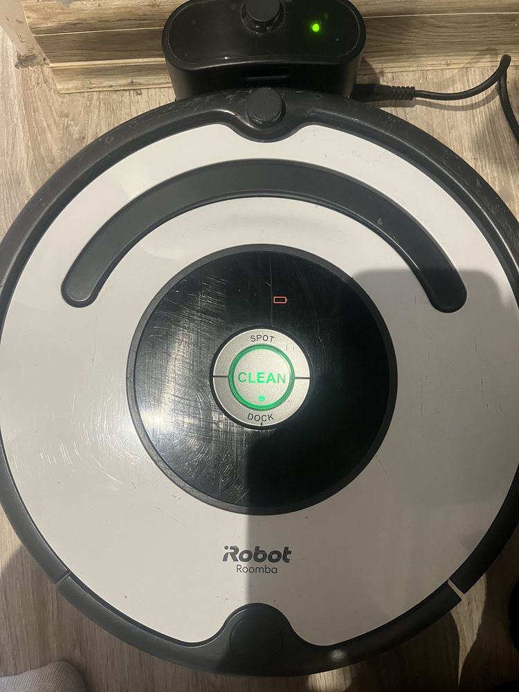 Irobot roomba 675 vacuuming robot