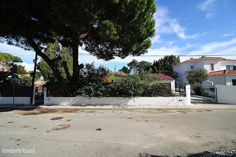 Moradia Isolada T3 em Lote de 667m2 na Lagoa de Albufeira - Sesimbra