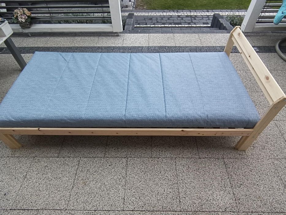 Łóżko jednoisobowe