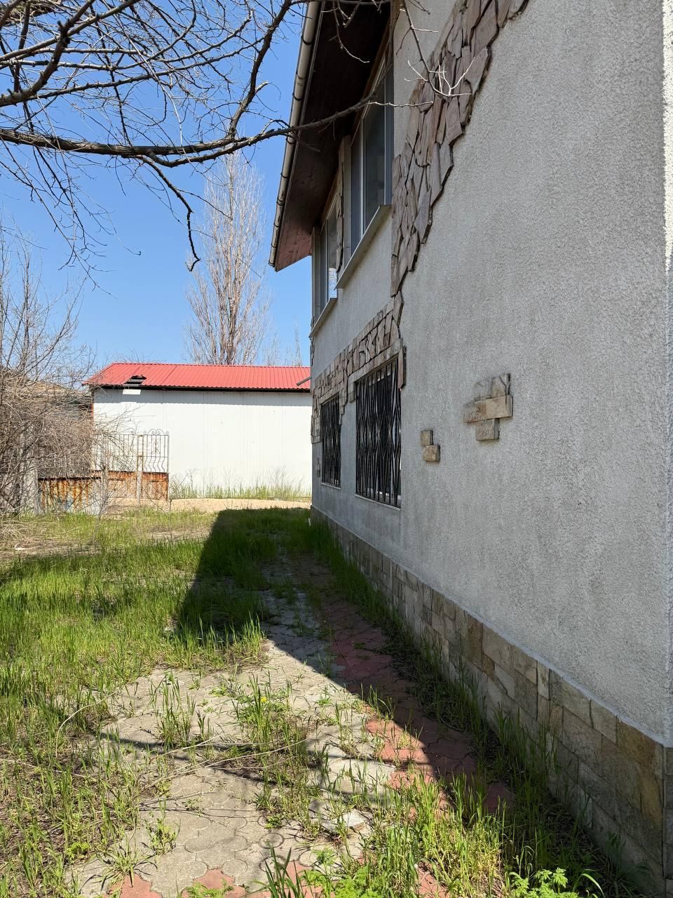 Дом с большим участком в  прибрежной зоне.(207-798)
