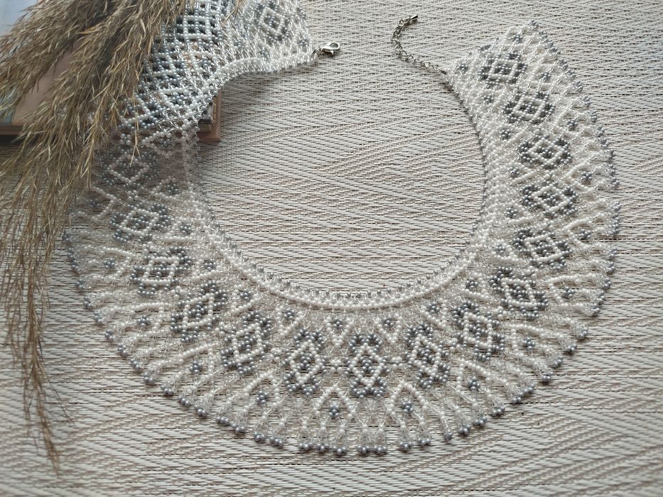 Силянка прозоро-сіра, прикраса з бісеру, кольє