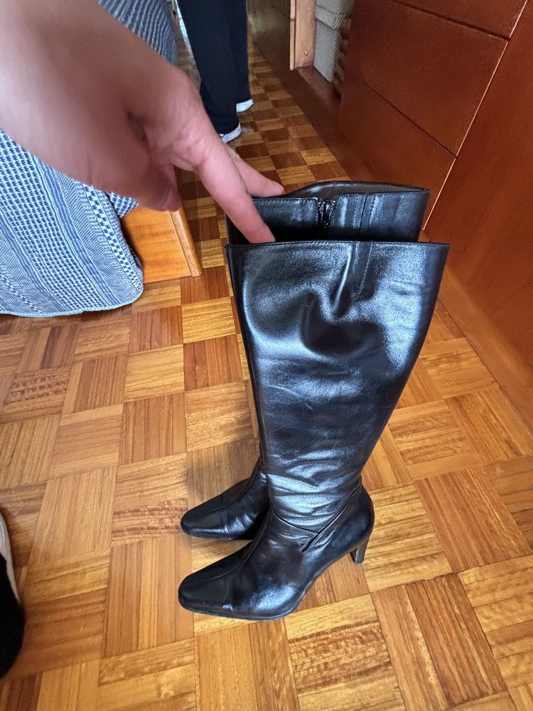 Botas pretas senhora