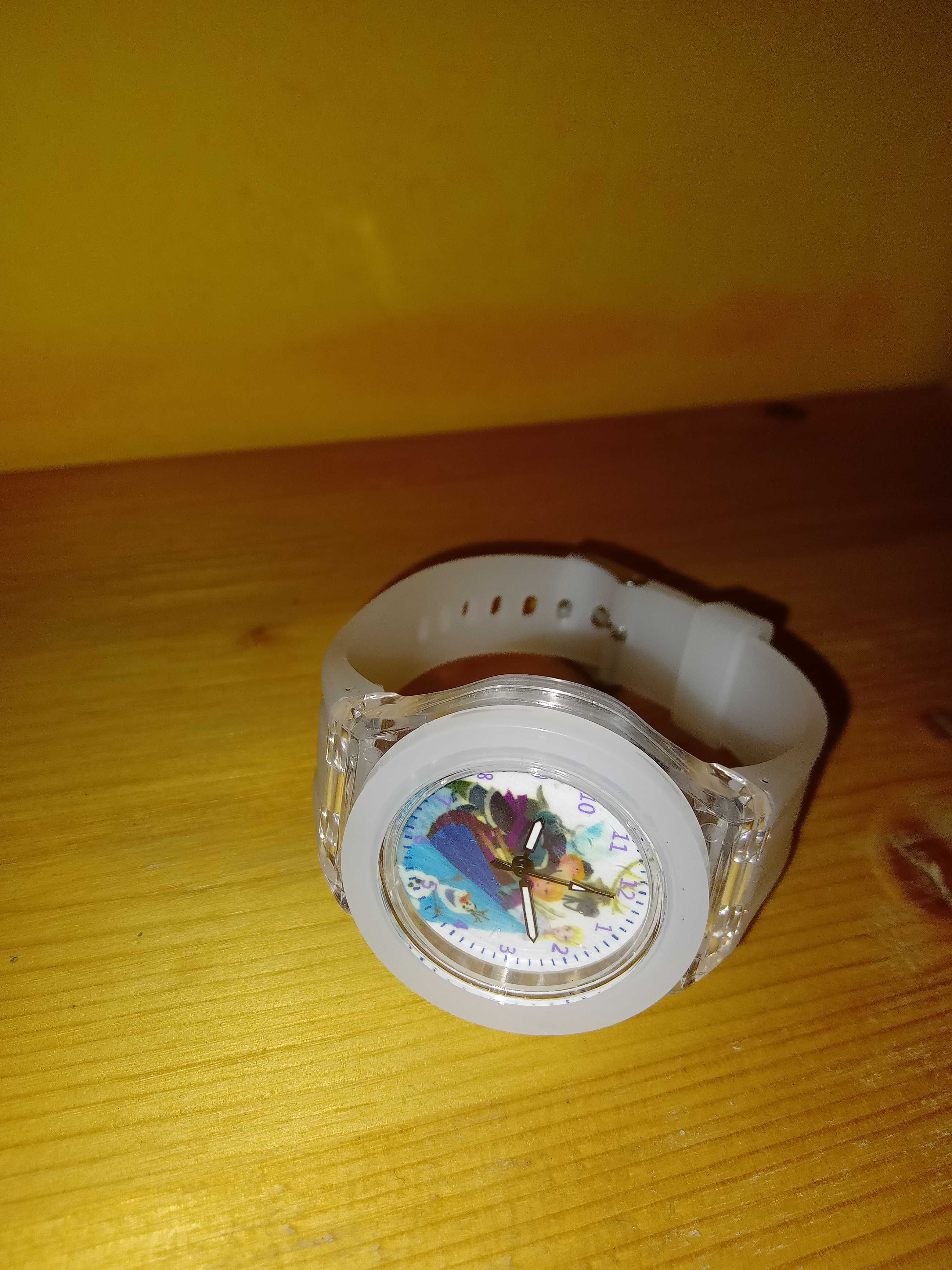 Zegarek Disney, księżniczka, nowy, świecący, 2 kolory.