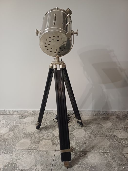 Lampa stojąca metalowa