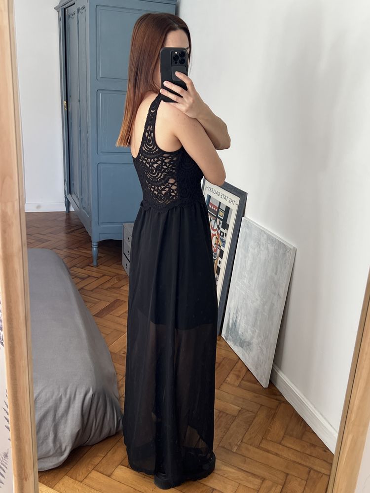 Vestido preto com renda