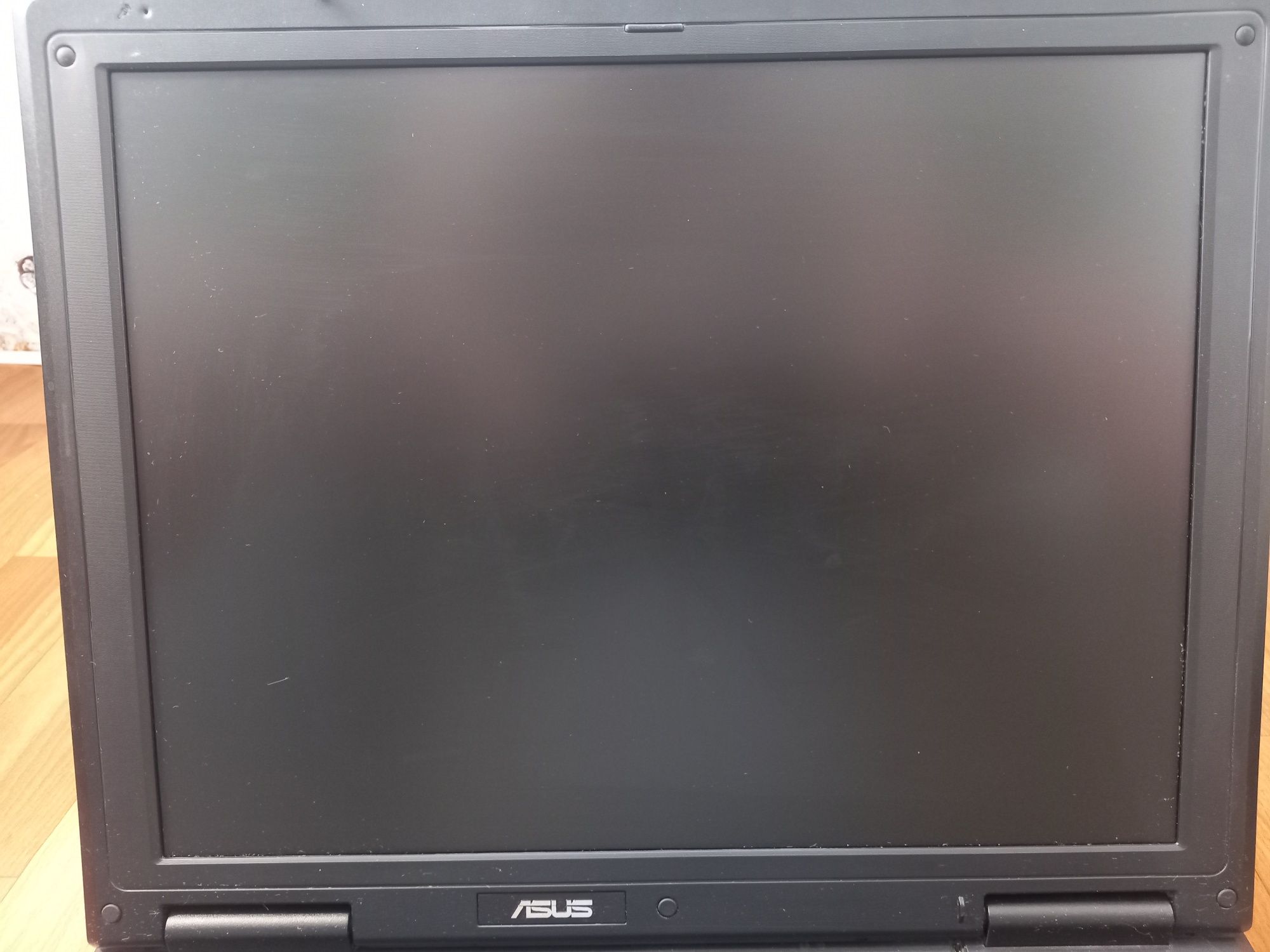 Ноутбук Asus A4500L старенький под Windows XP