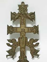 Antiga cruz Caravaca em latão