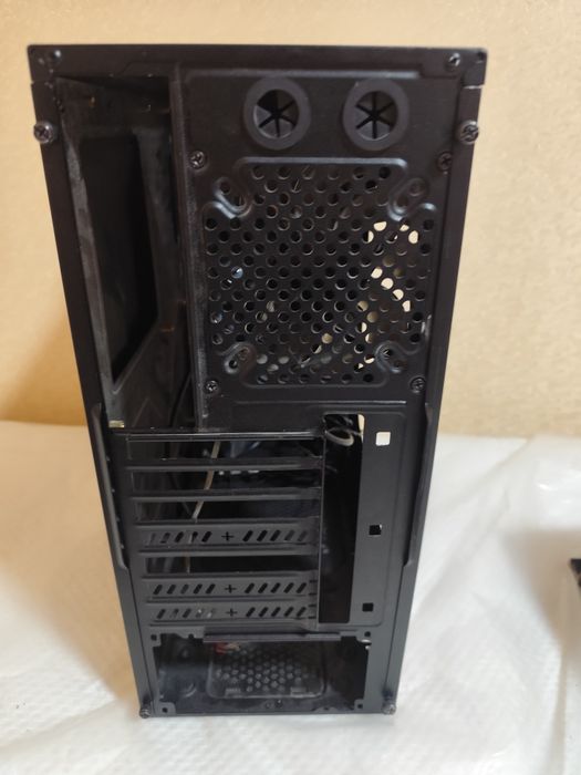 корпус cooler master gigabyte затичка