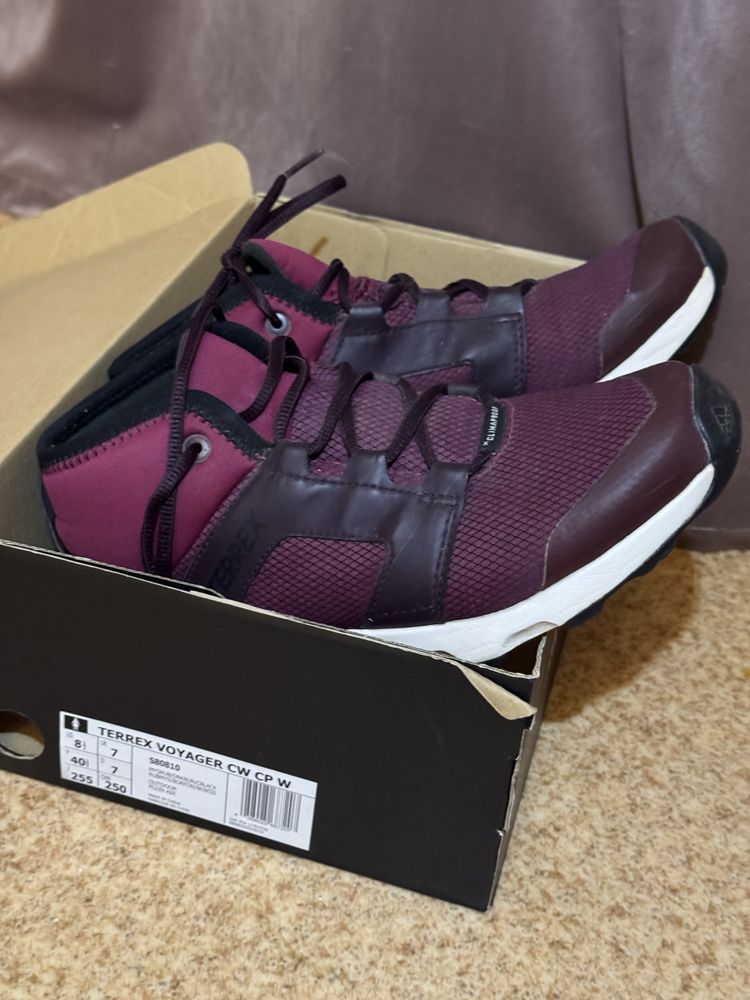 Продам ботинки adidas