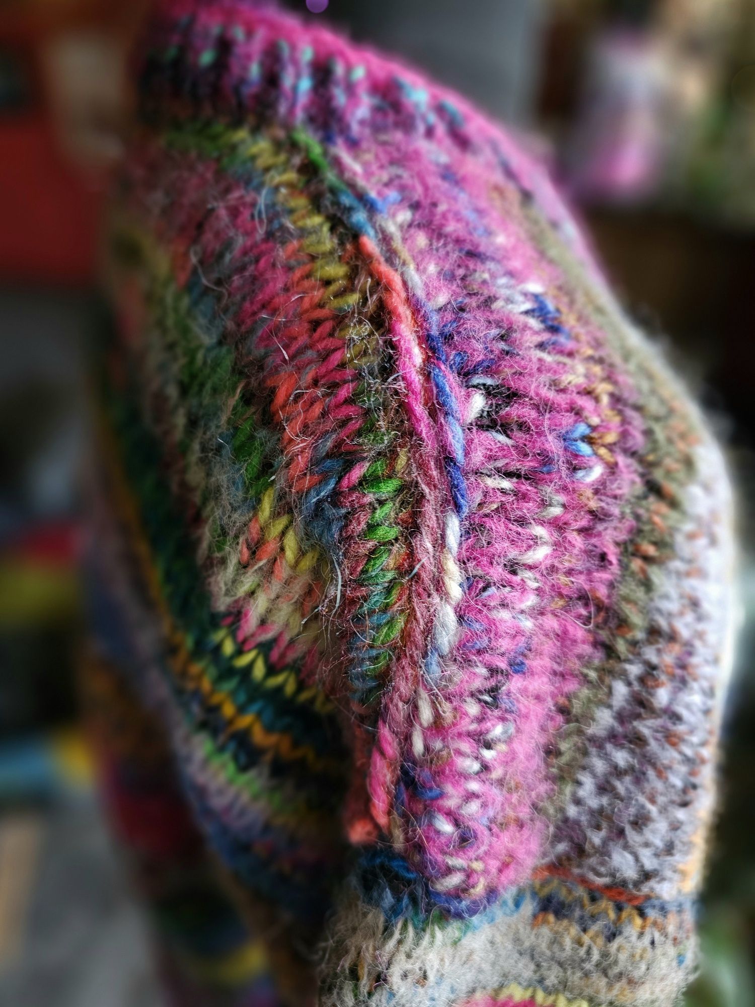 Wielobarwny sweter handmade z alpaką