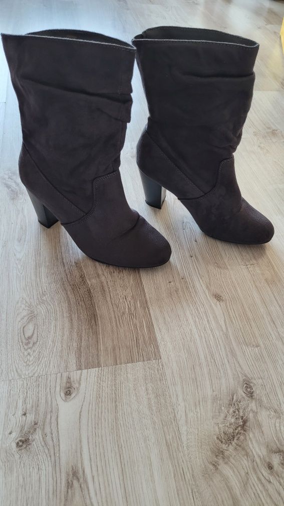 Buty na obcasie szare zamsz 37 kowbojki