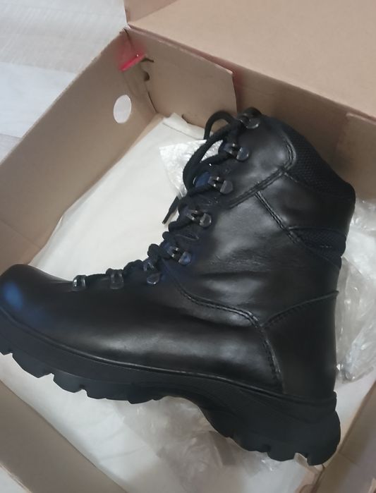 Продам НОВІ зимові жіночі черевики