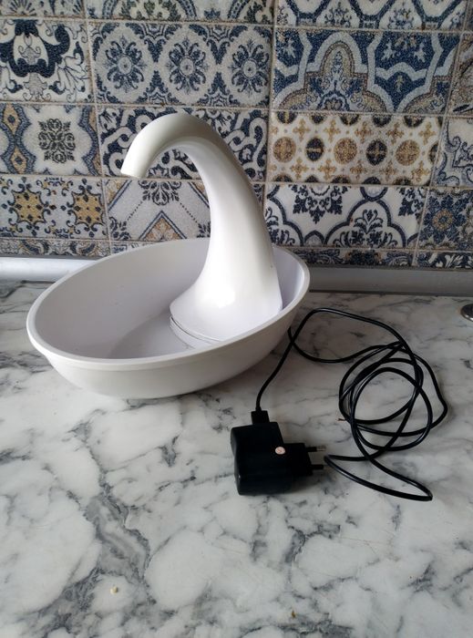 Поилка для собак и котов