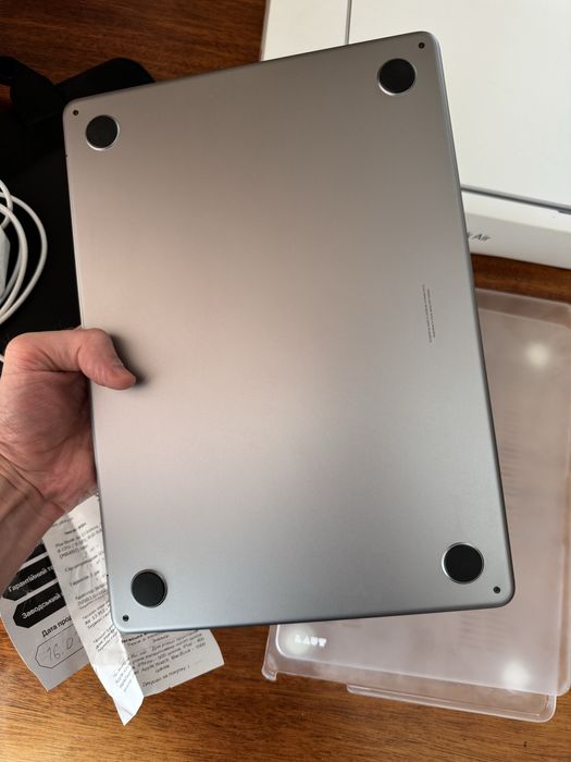 Macbook air 13 m3 8/256 на гарантии