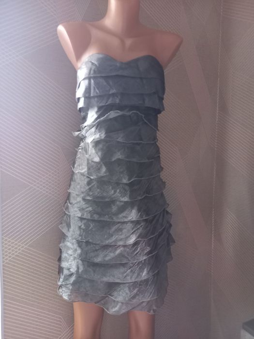 Нарядное  серое платье