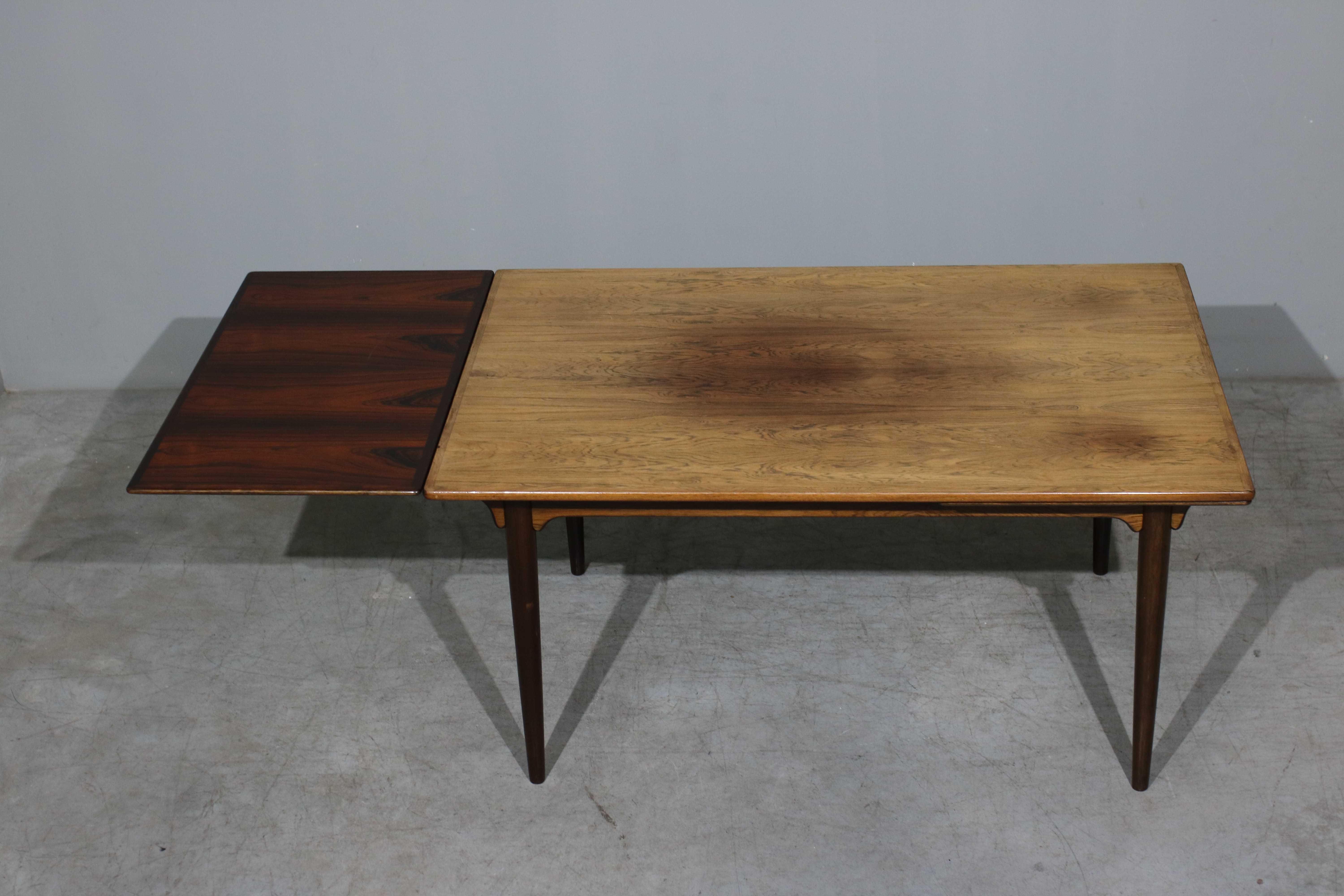 Mesa de jantar Gunni Omann modelo 54 em pau santo | Danish Design