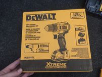 Продам шуруповёрт DeWalt DCD 701