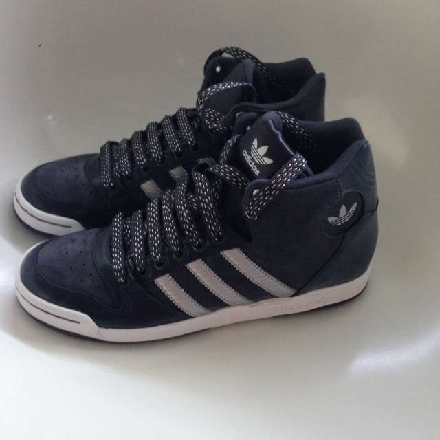 Ténis Adidas, como novos (usados apenas 1 vez)