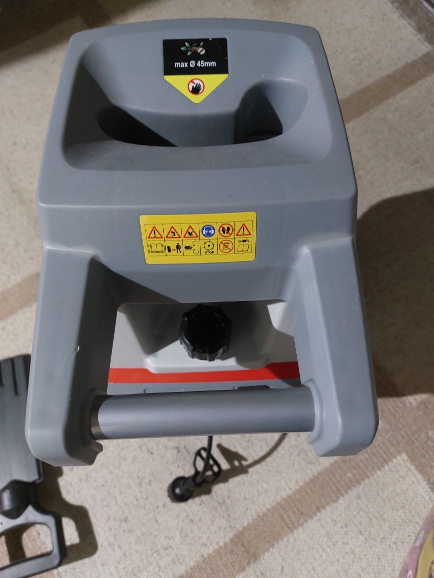 Rozdrabniacz do gałęzi Ikra  IMH  2500 W