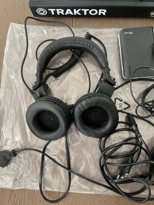 Продам DJ контроллер Traktor Kontrol S2 MK2 колонки, навушники