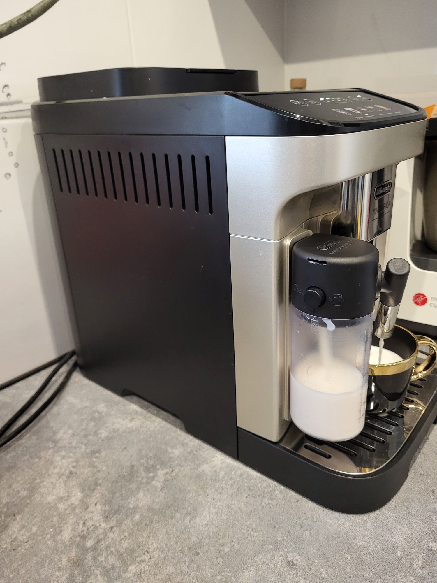 Ekspres delonghi magnifica