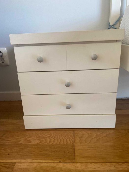 Mesa cabeceira branca