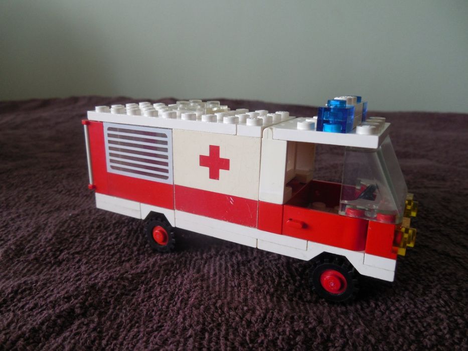 Lego Vintage - Hospital + Fire  ( Town - Classic Town - City )