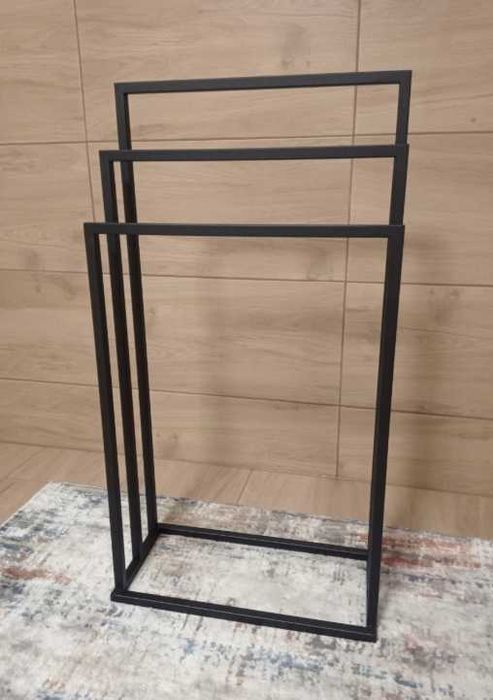 Wieszak na ręczniki wolnostojący czarny metal loft nowoczesny