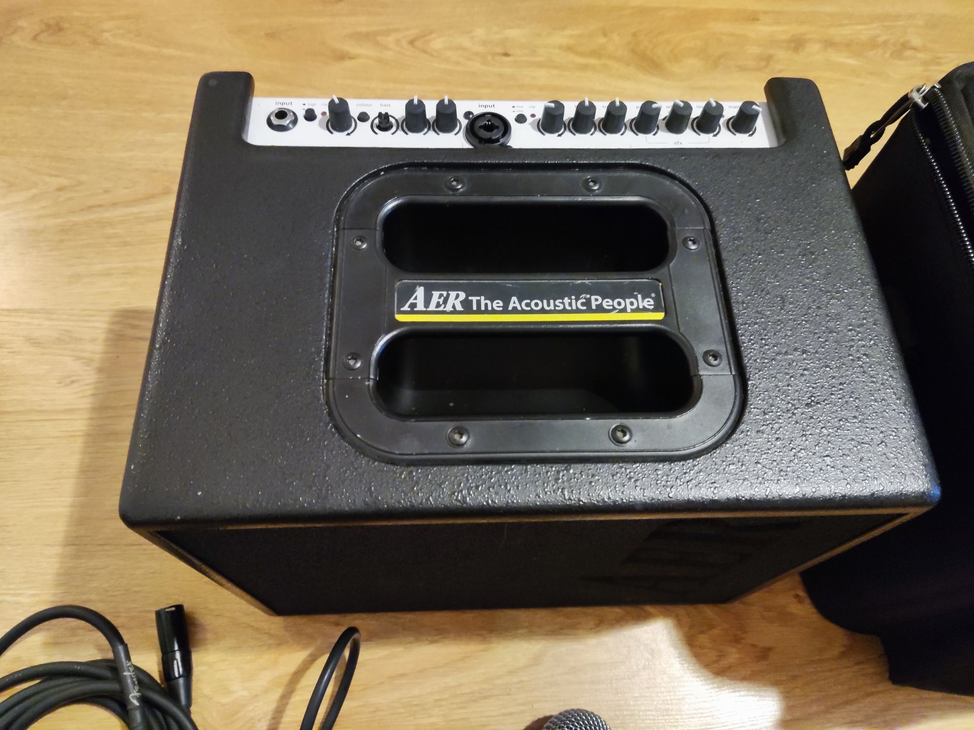 AER Compact 60 III wzmacniacz do instrumentów akustycznych + mikrofon