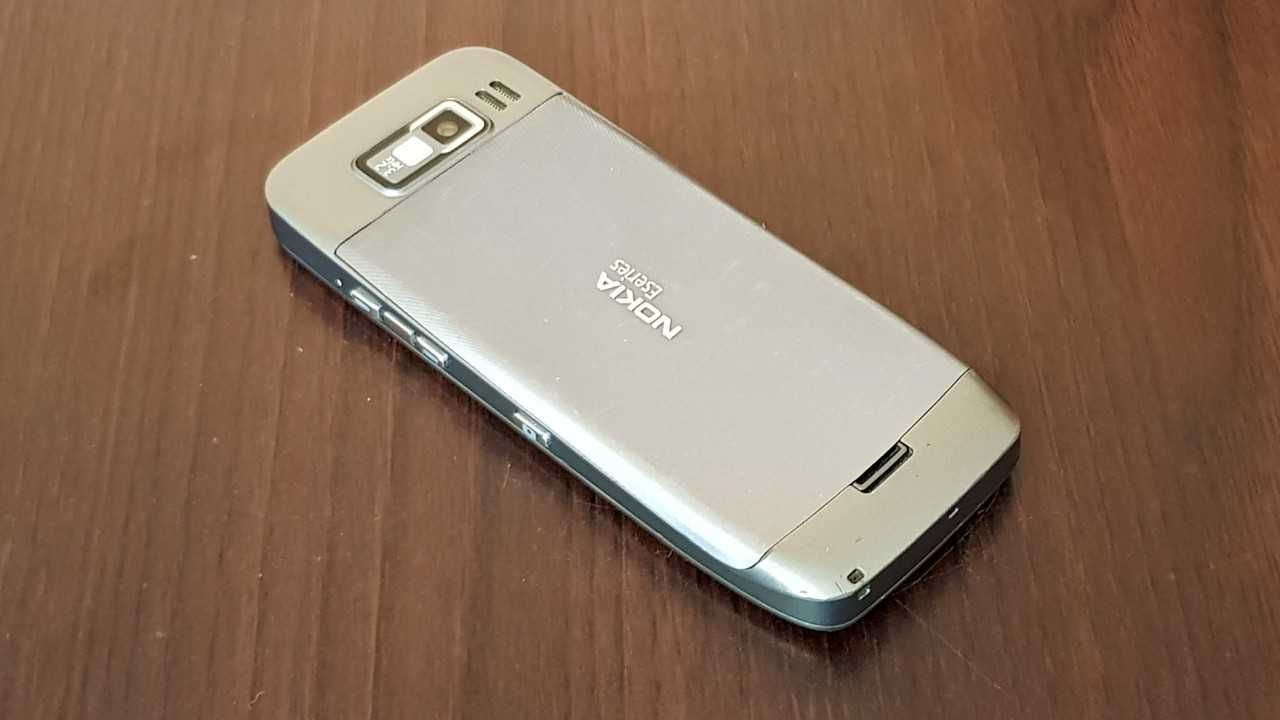 NOKIA E52 Telefon GSM 3G Symbian WLAN GPS Retro