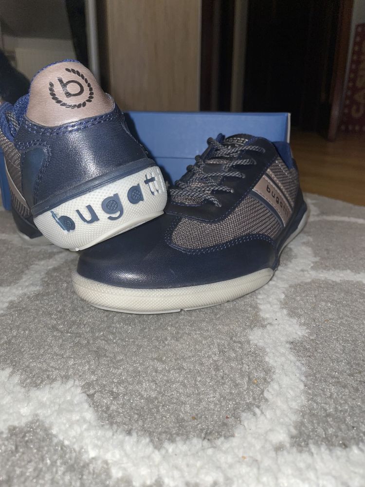 Buty Bugatti ciemno-niebieskie