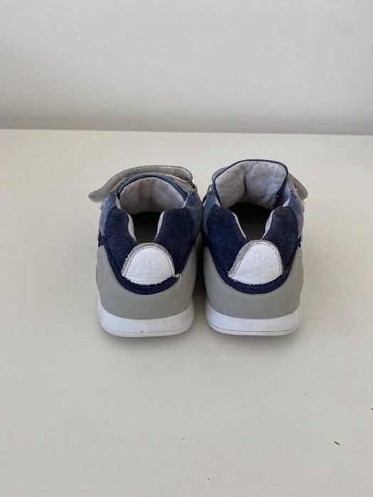 Sandálias Biomecanics em pele