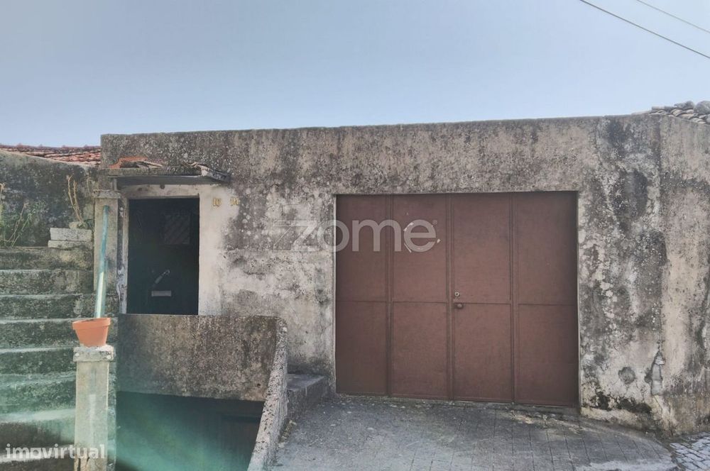 Moradia T1 para remodelar com garagem Gouveia