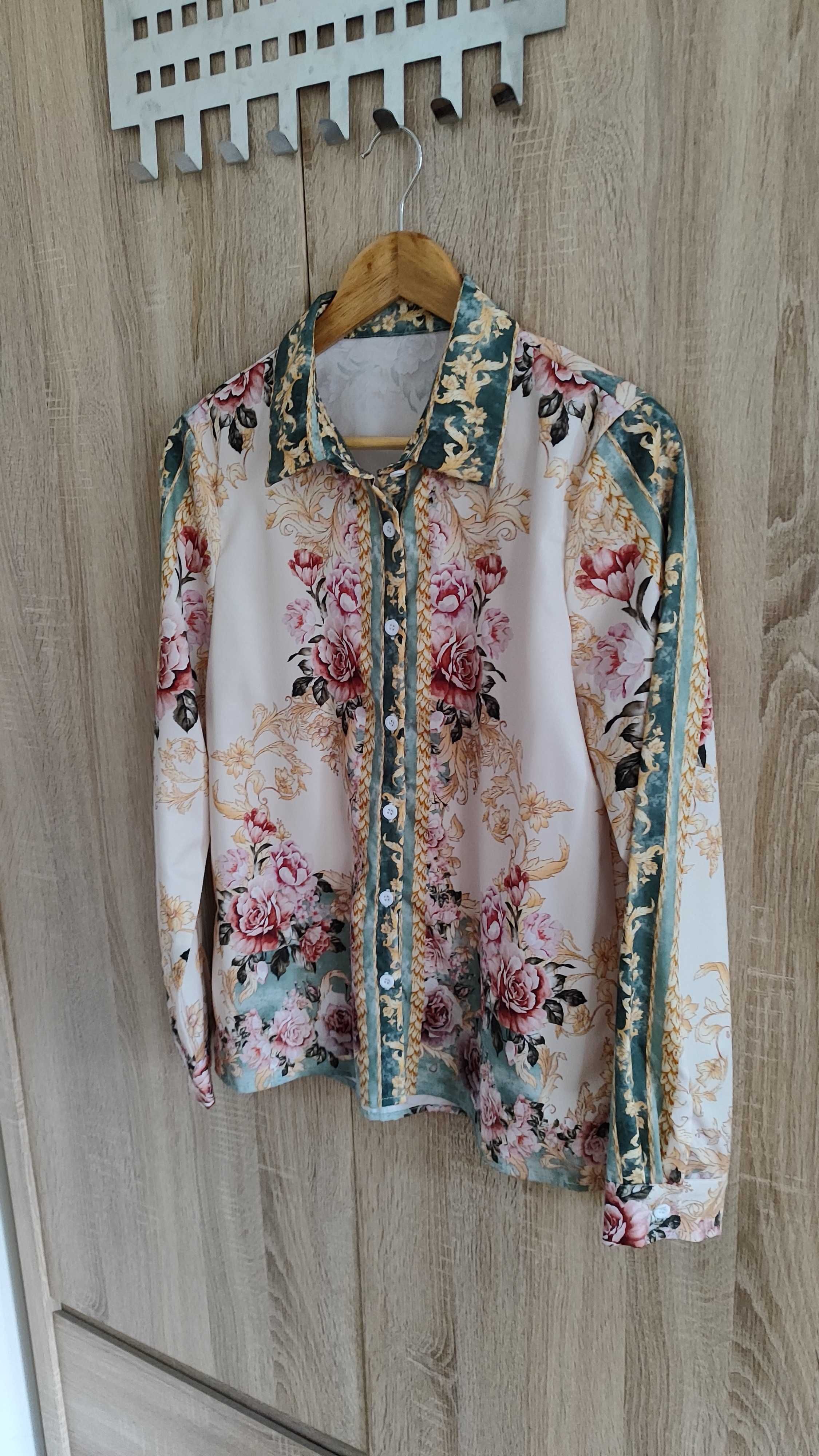 Koszula w ozdobne kwiaty, elegancka
