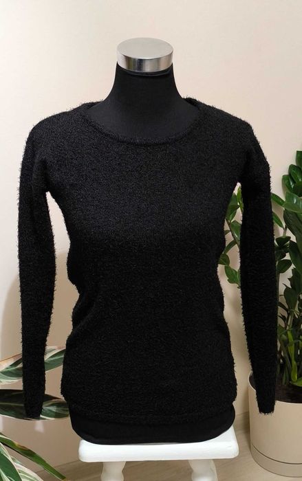 Czarny sweterek damski XS Chillin