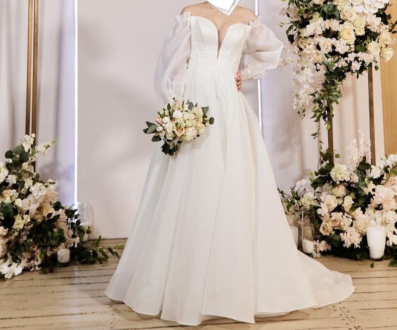 Шикарна весільна сукня