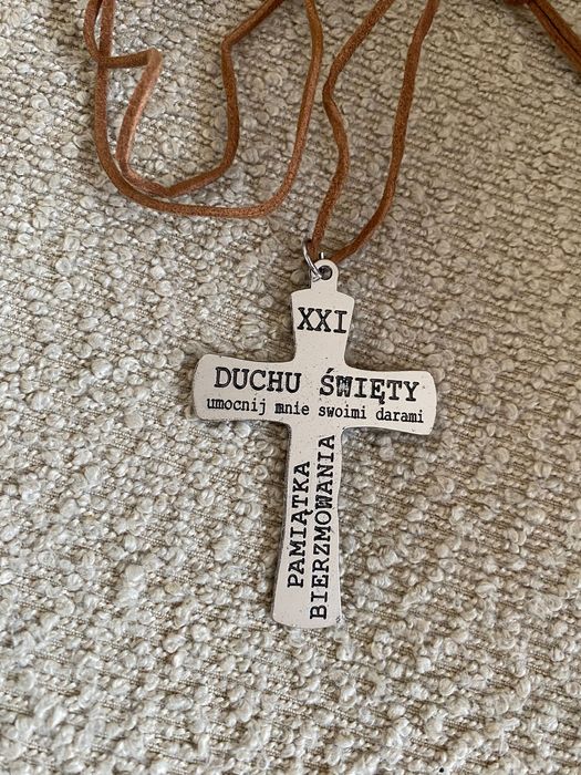 Duży krzyż na rzemyku damski męski