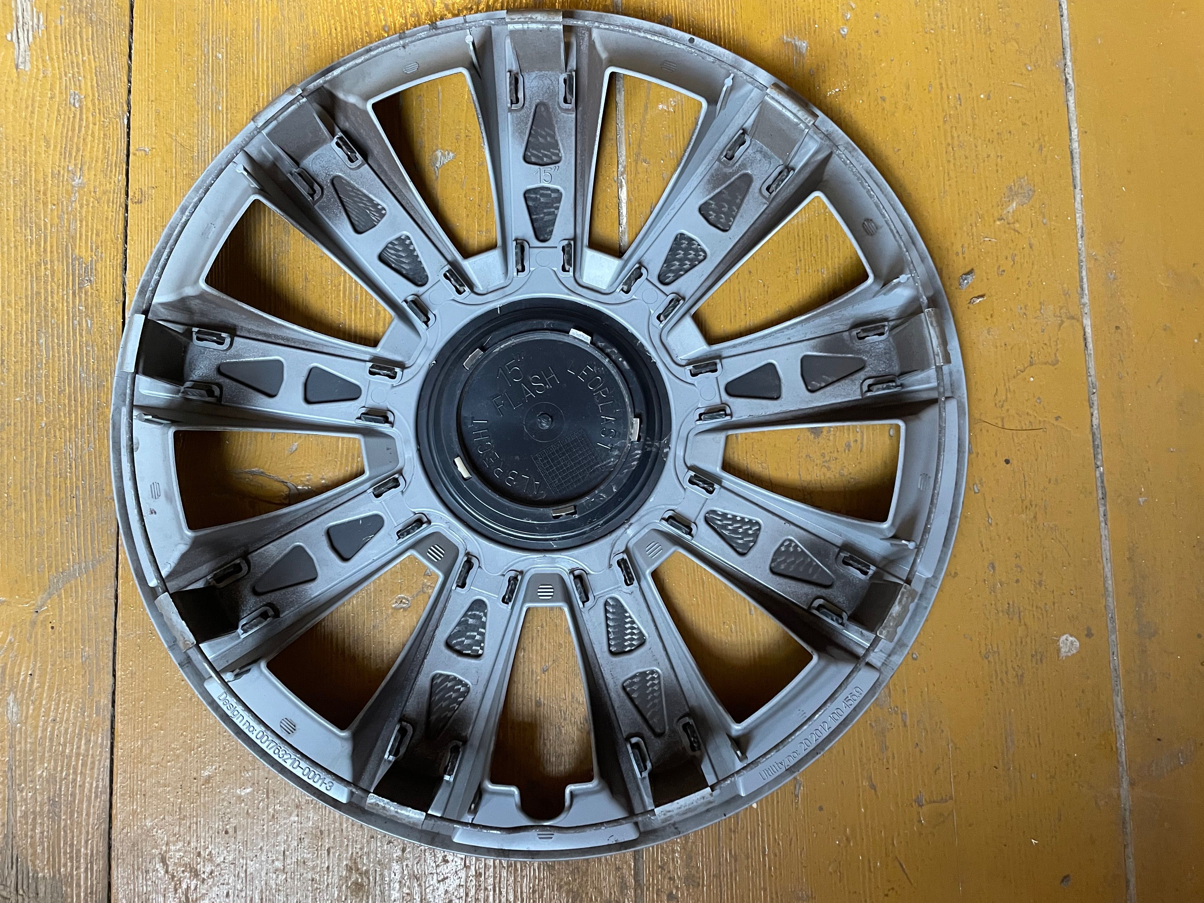Kołpaki 15 Leoplast z emblematem VW - 7 szt.