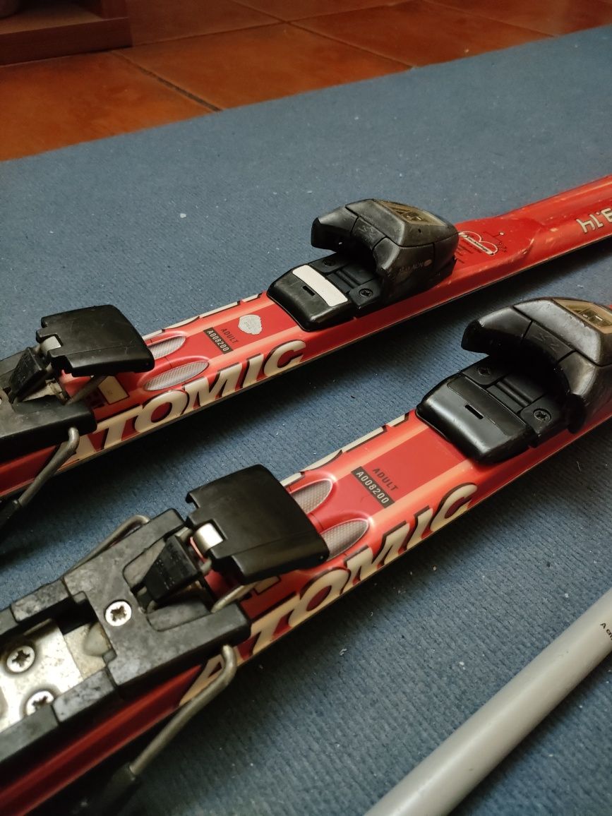 Skis Atomic em bom estado