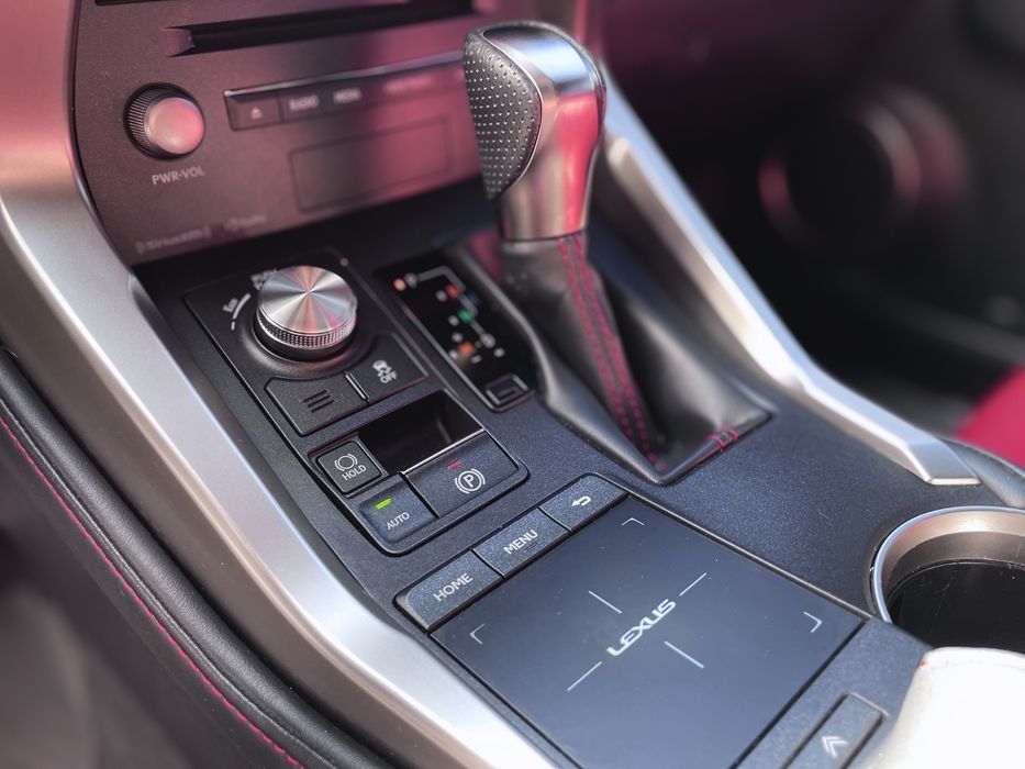 Lexus NX 300 F-Sport 2.0 240 к.с