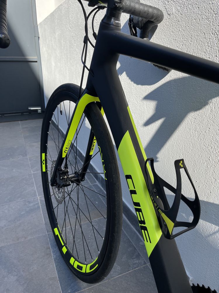 Bicicleta Cube Attain GTC Race estrada